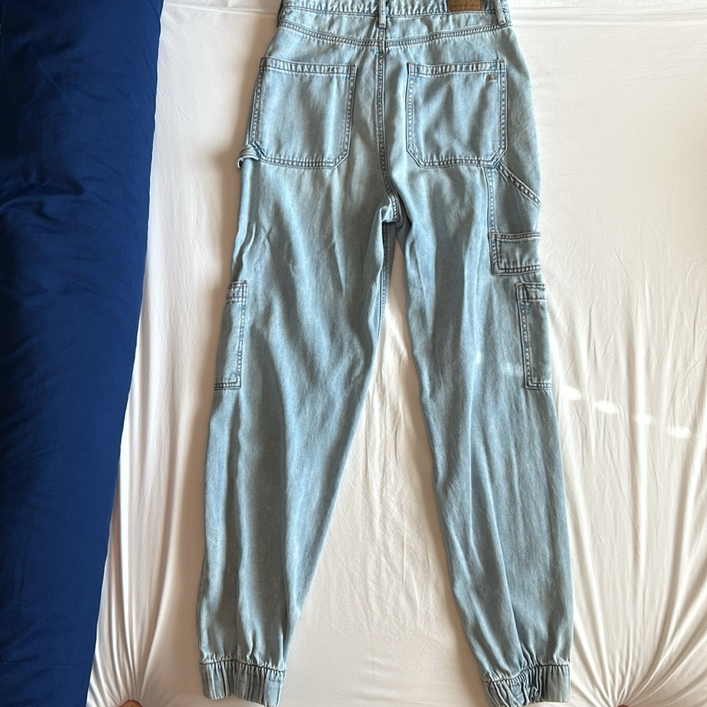 AE High-waisted Baggy Jogger Cargo Jeans - Picture 2 of 3